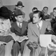 Imagen: Orson Wells dando explicaciones a los medios tras el programa. Wikimedia Commons